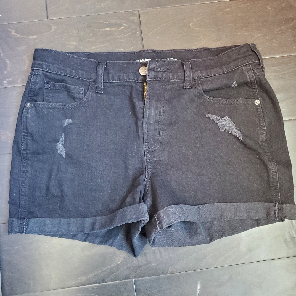 NWOT Old Navy Mid Rise Boyfriend Shorts